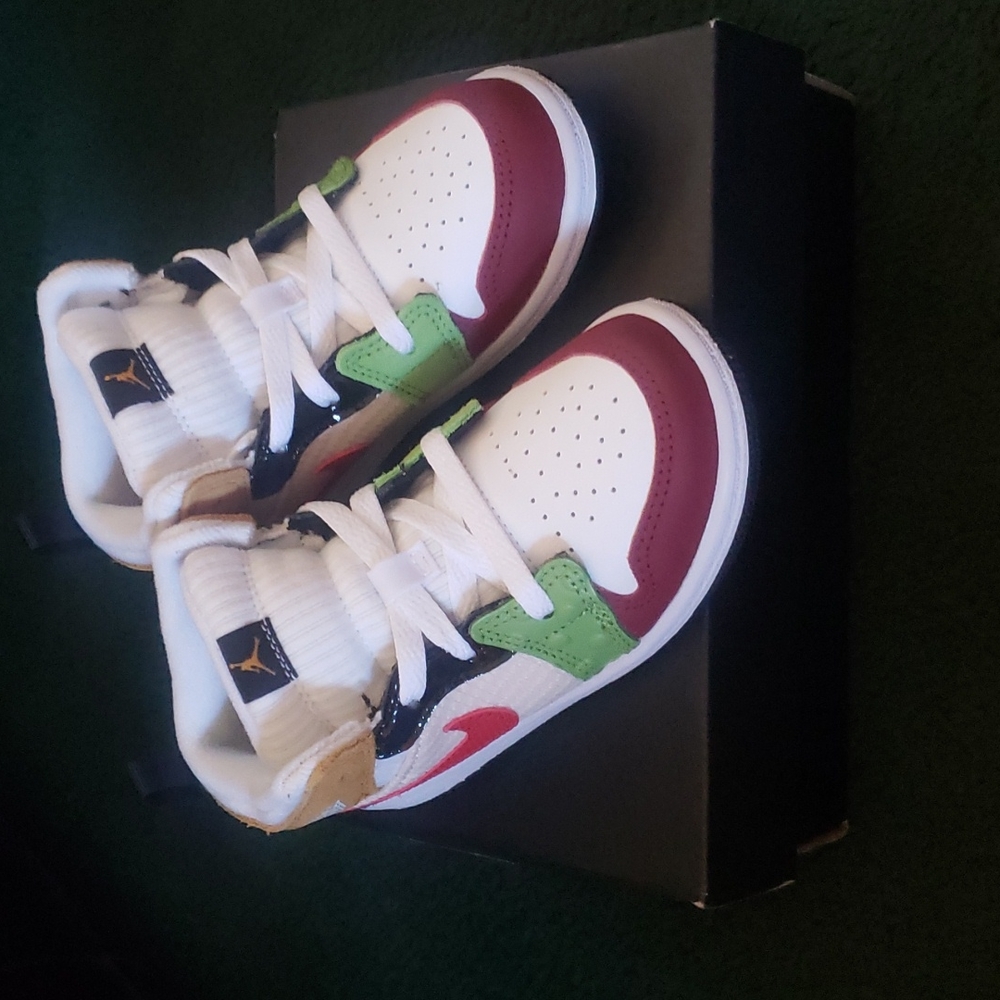 JORDAN 1 MID